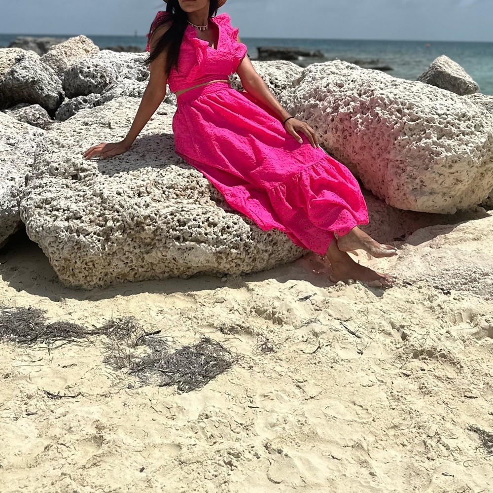 2 piece co ord skirt and cropped top. Beautiful color and very flowy skirt